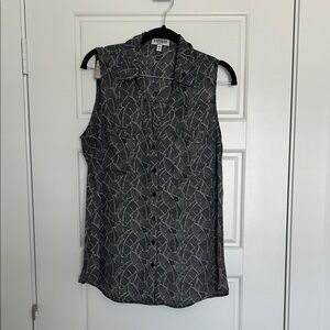 Express Sleeveless Button-Up Top in Black and White Leaf Motif
